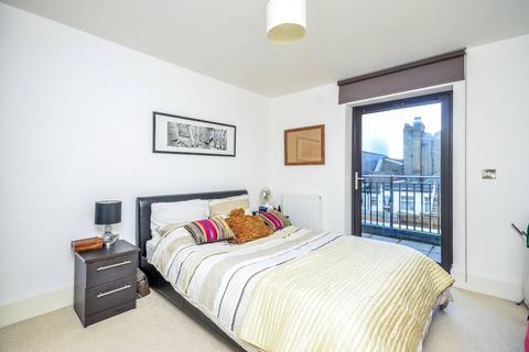 2 bedroom flat for sale - Newton Court, Axio Way, Bow, London, E3